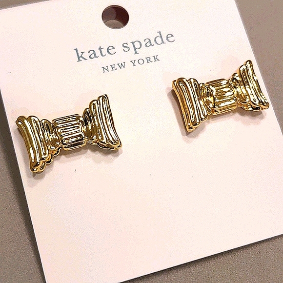 NEW Kate Spade All Wrapped Up Bow Studs in Gold - Picture 1 of 11